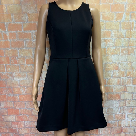 Madewell Skater Style Box Pleat Scuba Dress‎ - Picture 3 of 13